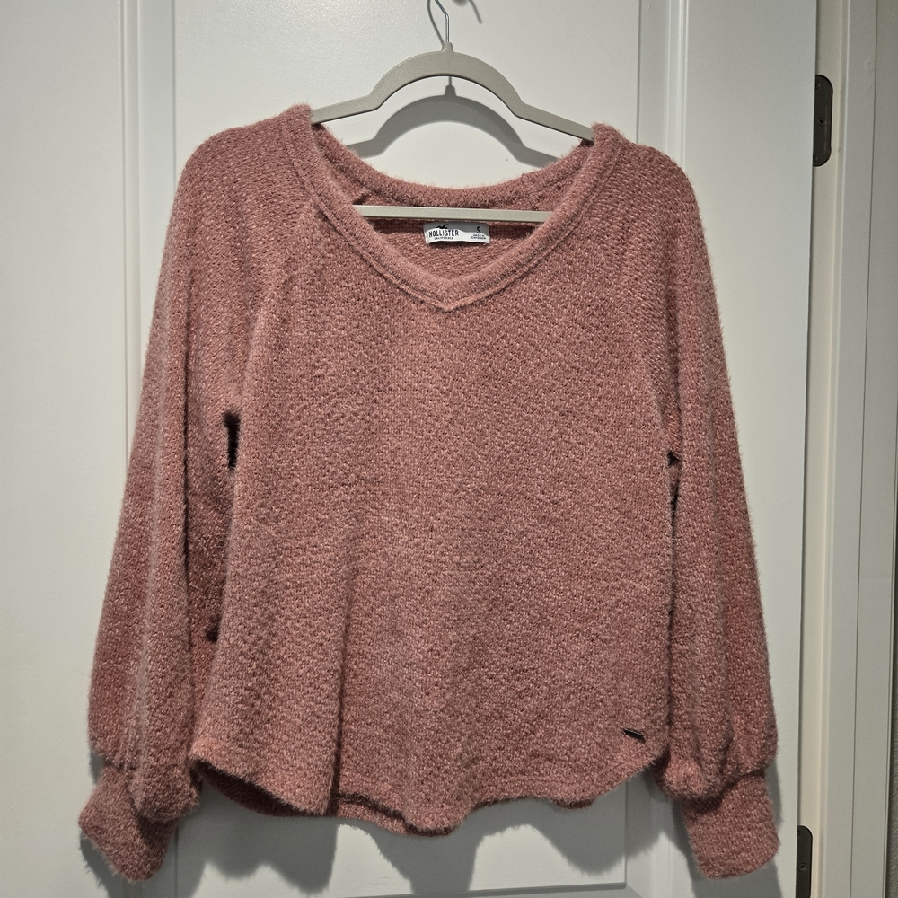 NWOT- Hollister Dusty Rose V-Neck Fuzzy Sweater Women's Size Small